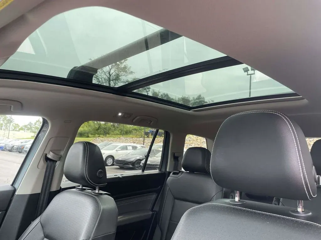 2023 Volkswagen Atlas 3.6L V6 SEL R-Line thumbnail 13