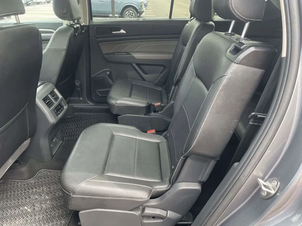 2023 Volkswagen Atlas 3.6L V6 SEL R-Line thumbnail 8