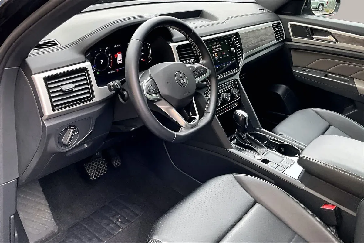 2023 Volkswagen Atlas Cross Sport 3.6L V6 SE w/Technology thumbnail 18