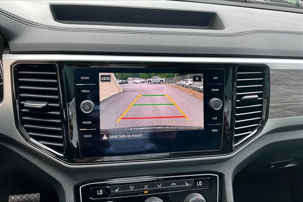 2023 Volkswagen Atlas Cross Sport 3.6L V6 SE w/Technology thumbnail 27