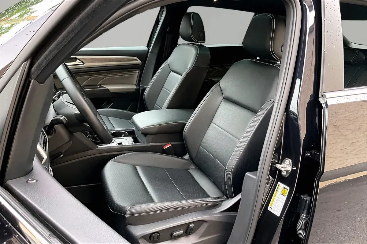 2023 Volkswagen Atlas Cross Sport 3.6L V6 SE w/Technology thumbnail 8