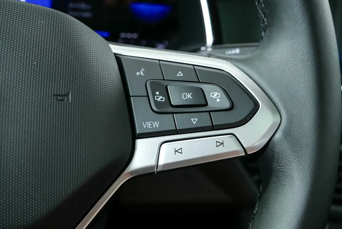 2023 VOLKSWAGEN JETTA SE thumbnail 11