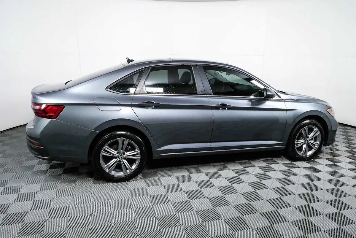 2023 VOLKSWAGEN JETTA SE thumbnail 2