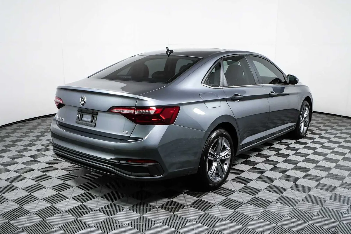 2023 VOLKSWAGEN JETTA SE thumbnail 3