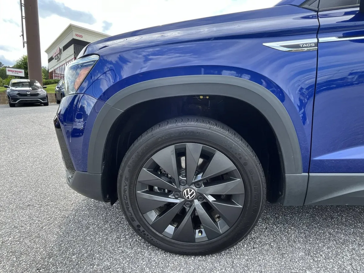 2023 Volkswagen Taos 1.5T S thumbnail 10