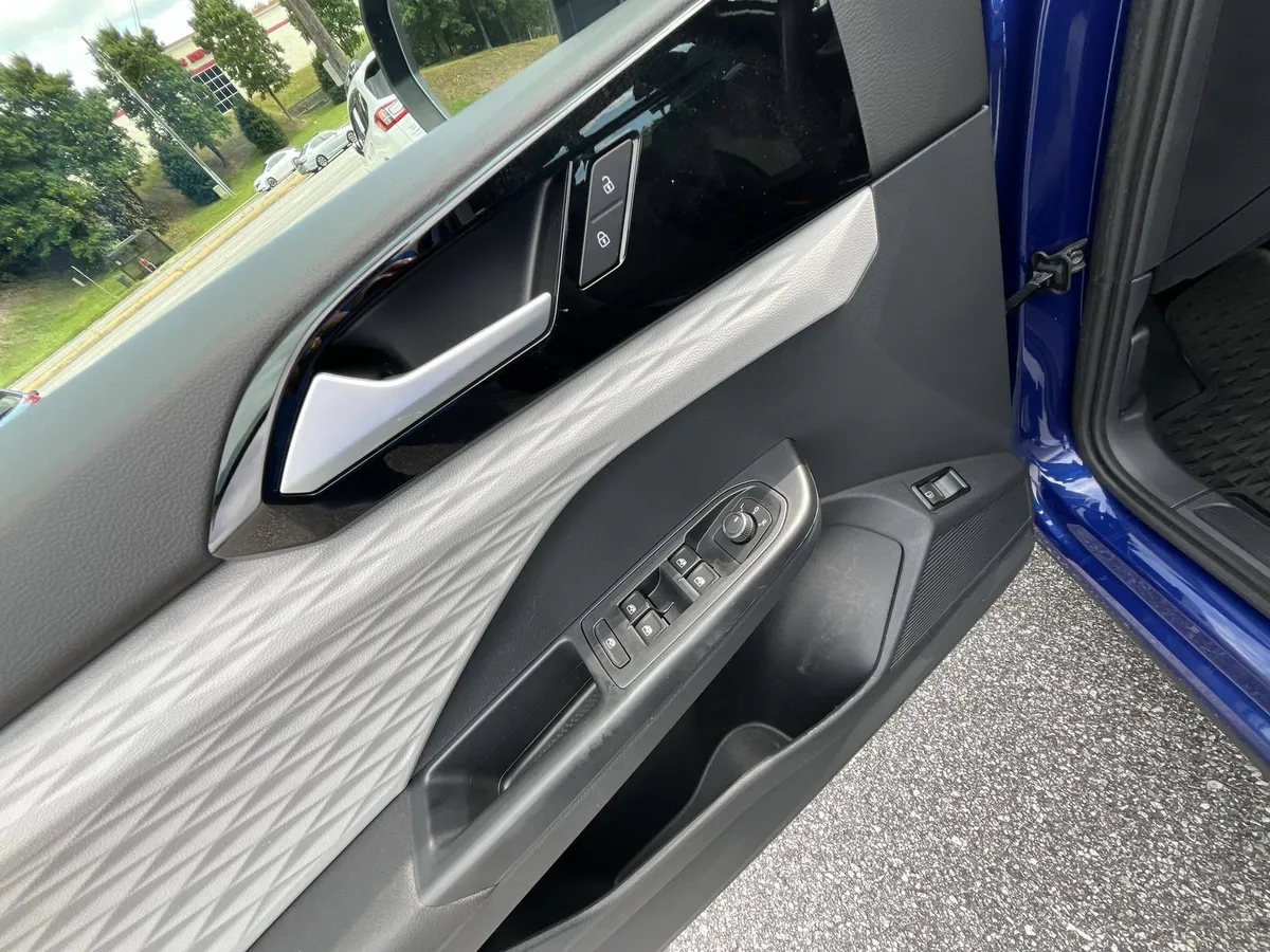 2023 Volkswagen Taos 1.5T S thumbnail 13