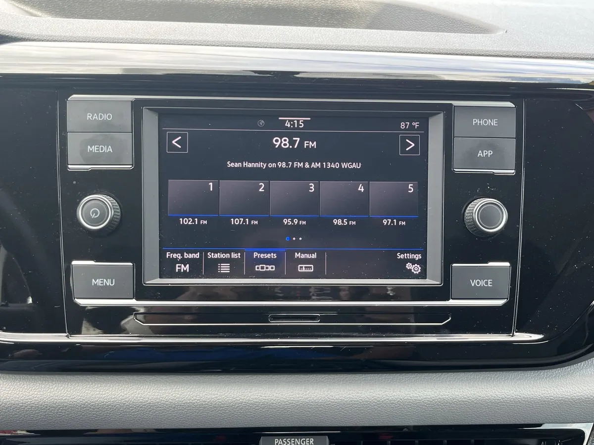 2023 Volkswagen Taos 1.5T S thumbnail 16