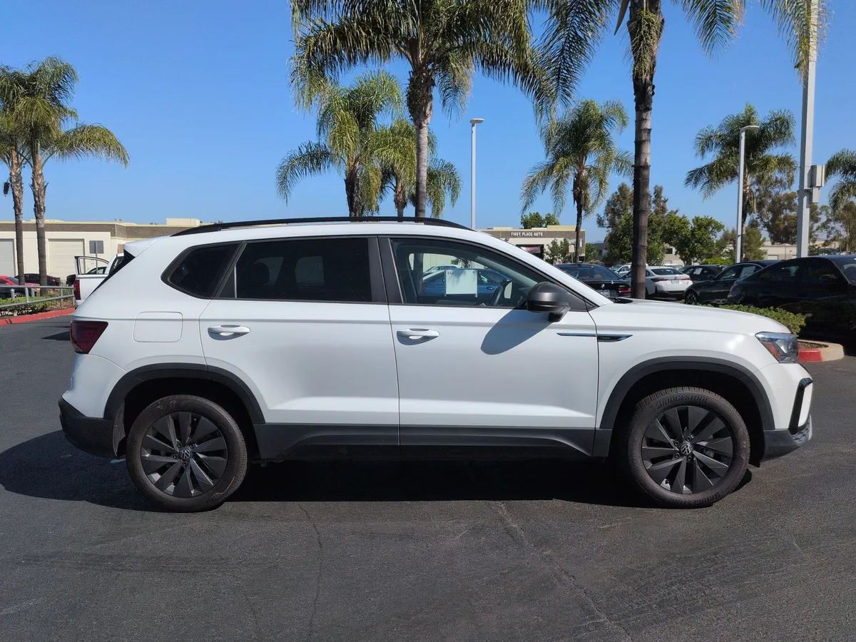 2023 Volkswagen Taos S thumbnail 10