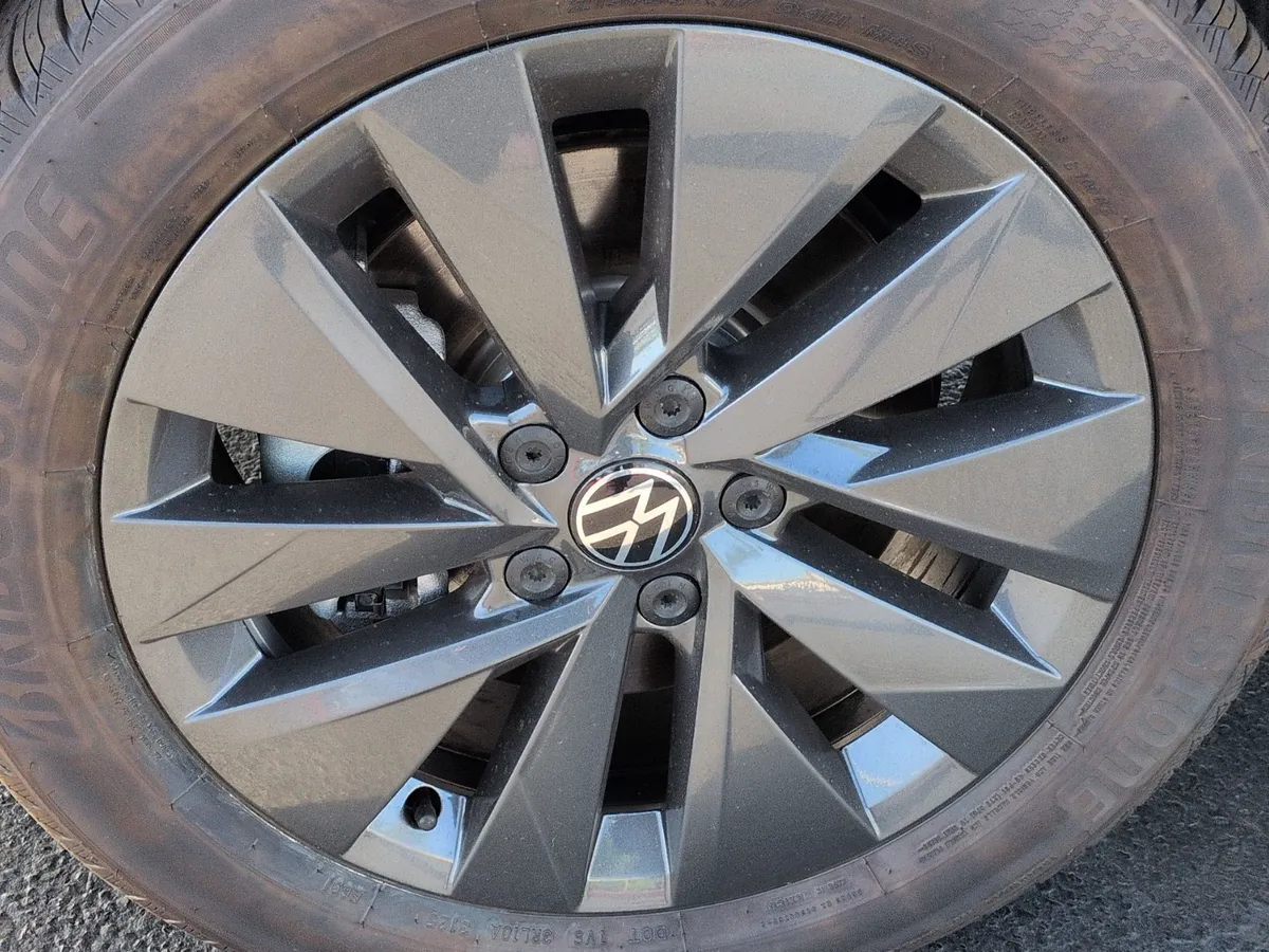 2023 Volkswagen Taos S thumbnail 12