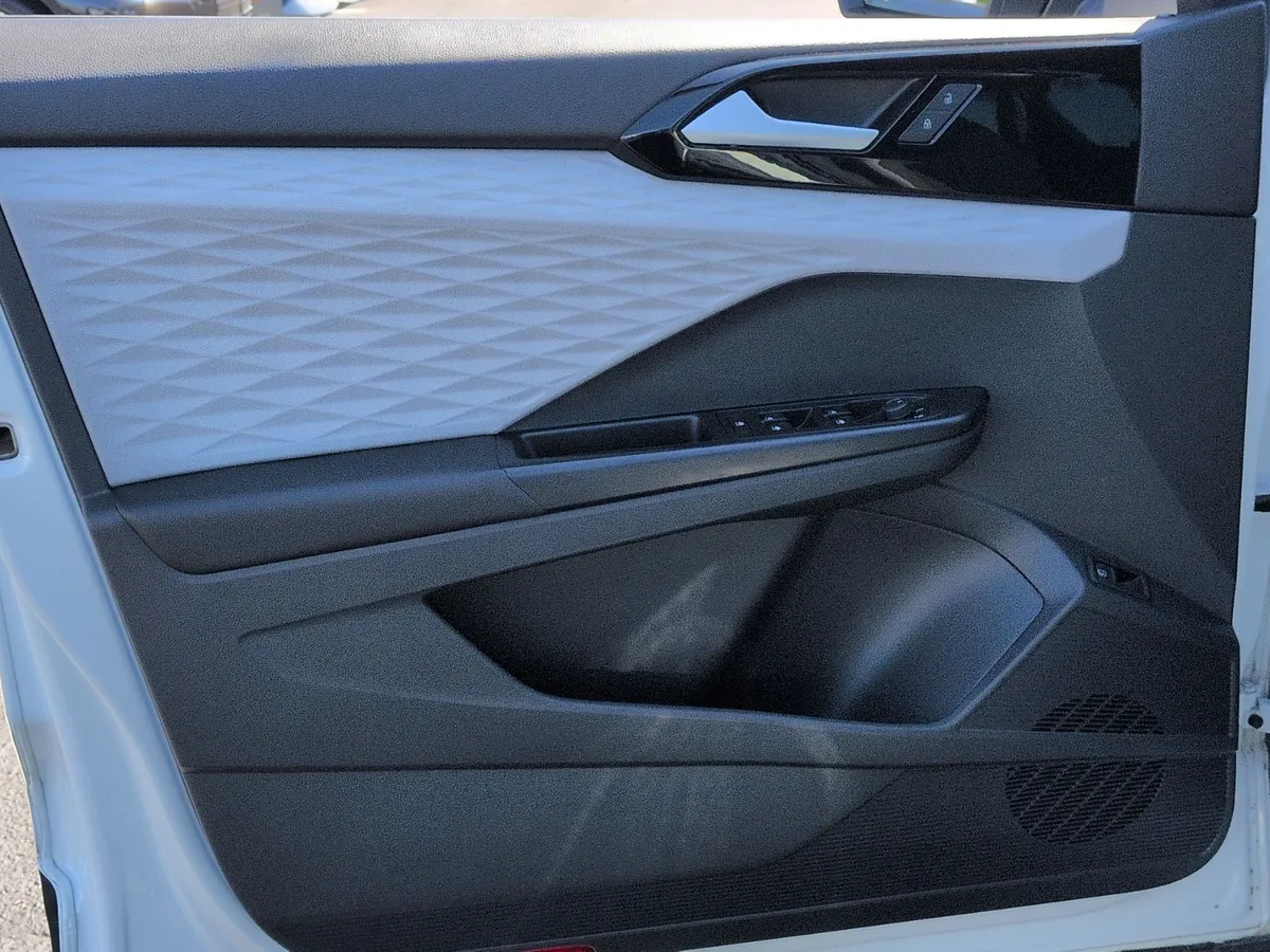 2023 Volkswagen Taos S thumbnail 13
