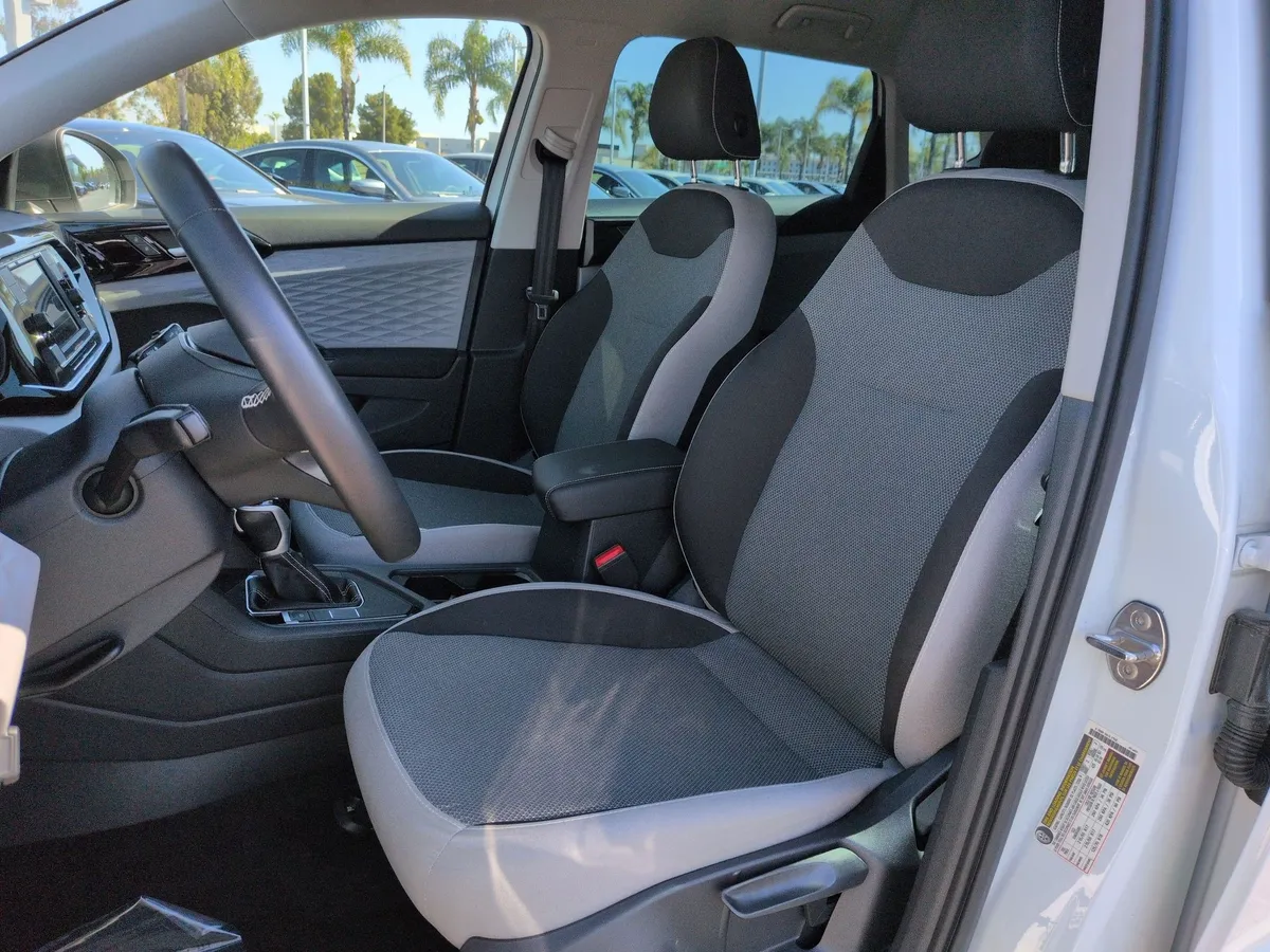 2023 Volkswagen Taos S thumbnail 15