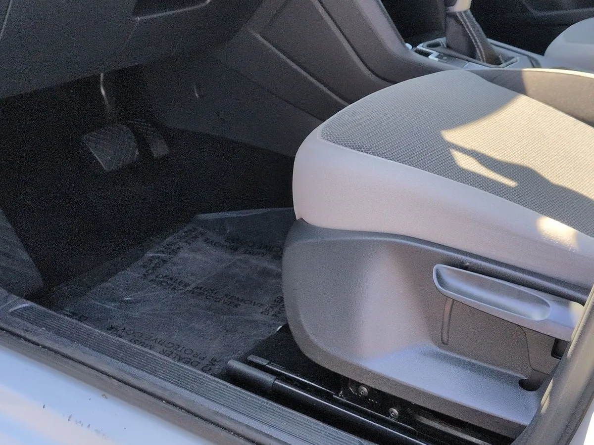 2023 Volkswagen Taos S thumbnail 16