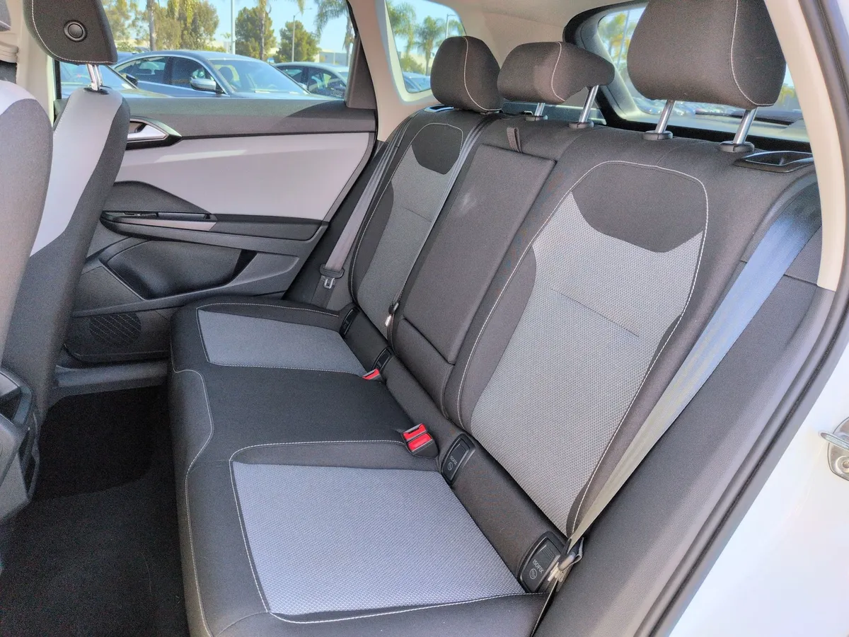 2023 Volkswagen Taos S thumbnail 28