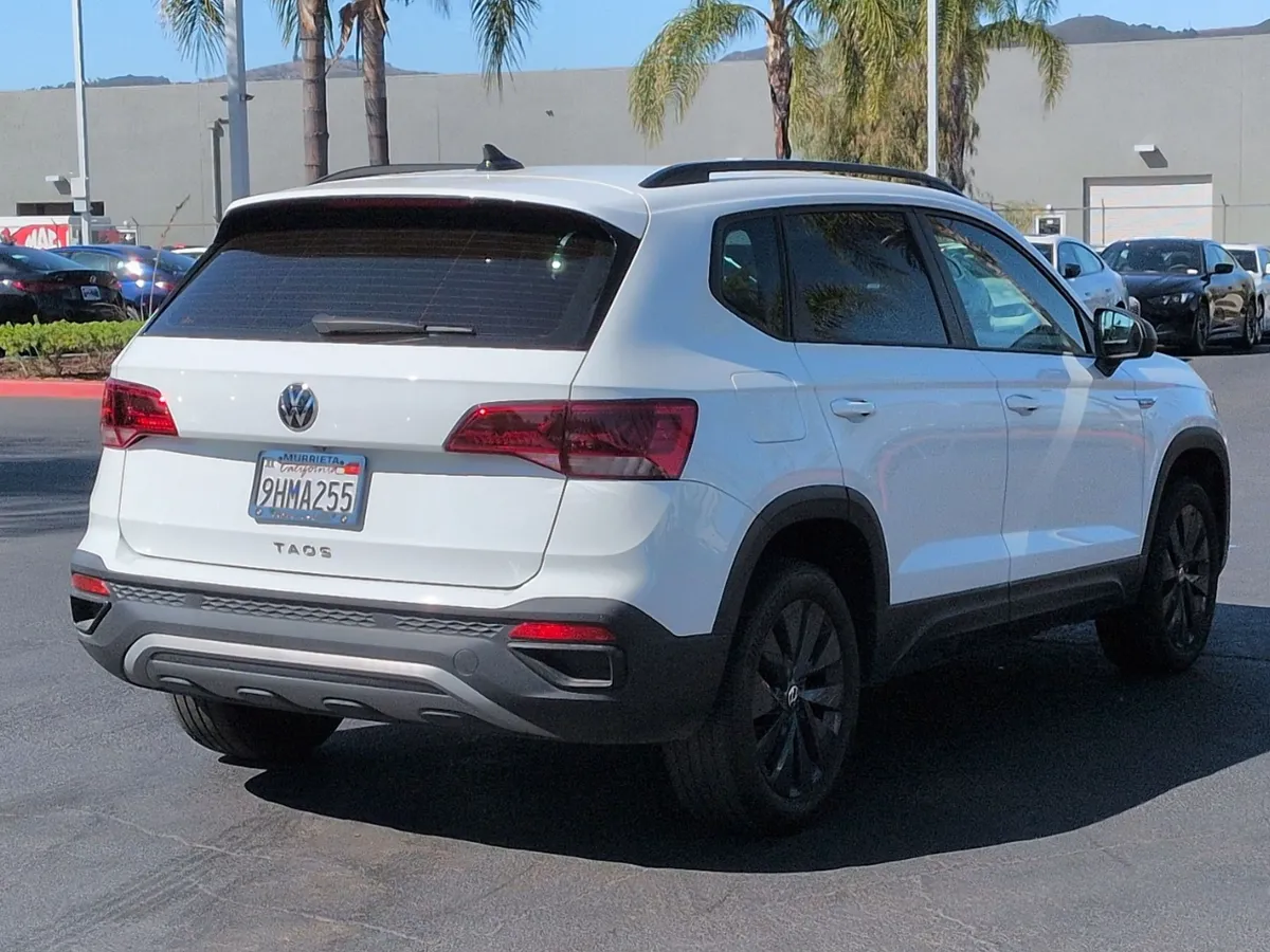 2023 Volkswagen Taos S thumbnail 9