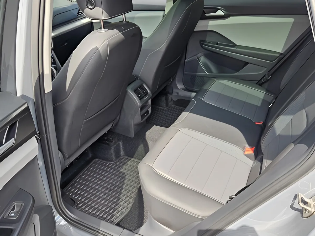 2023 Volkswagen Taos SE thumbnail 19