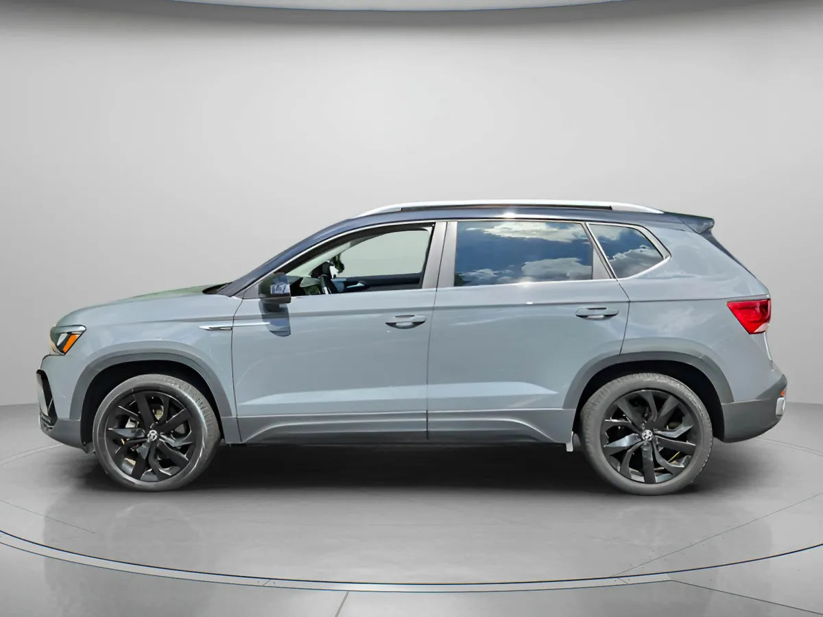 2023 Volkswagen Taos SE thumbnail 2