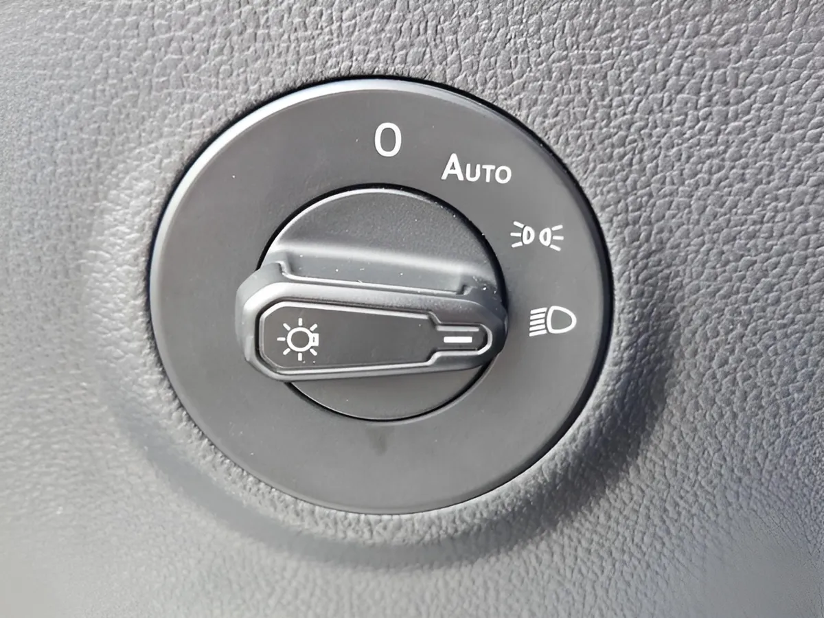2023 Volkswagen Taos SE thumbnail 21