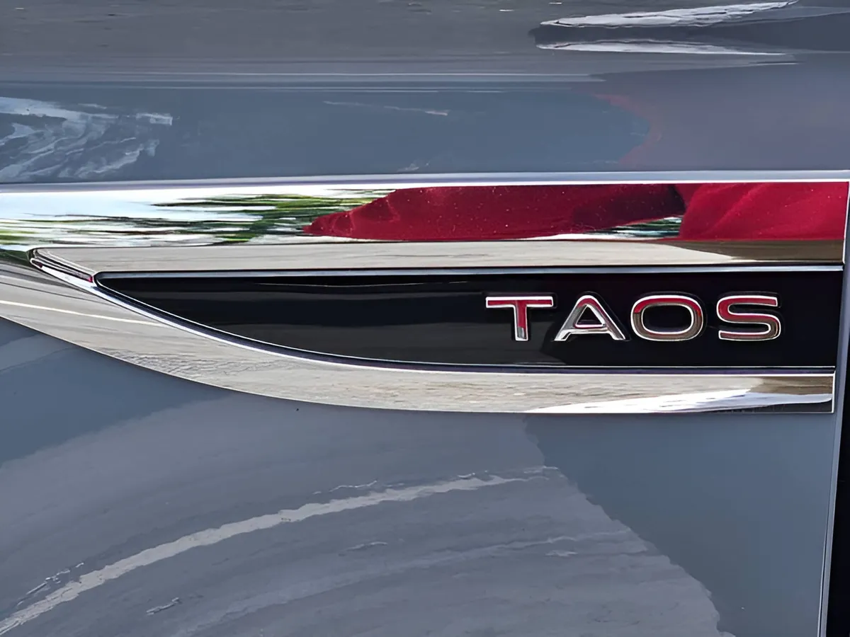 2023 Volkswagen Taos SE thumbnail 31