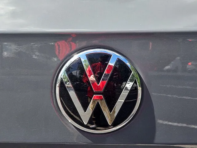 2023 Volkswagen Taos SE thumbnail 32