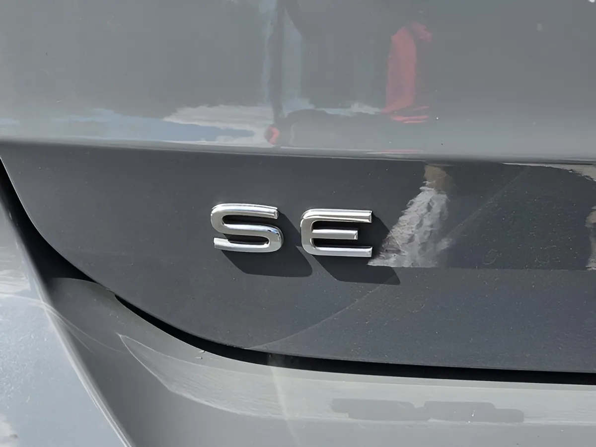 2023 Volkswagen Taos SE thumbnail 33