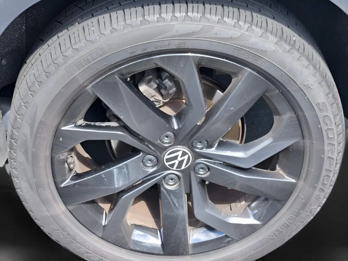 2023 Volkswagen Taos SE thumbnail 34