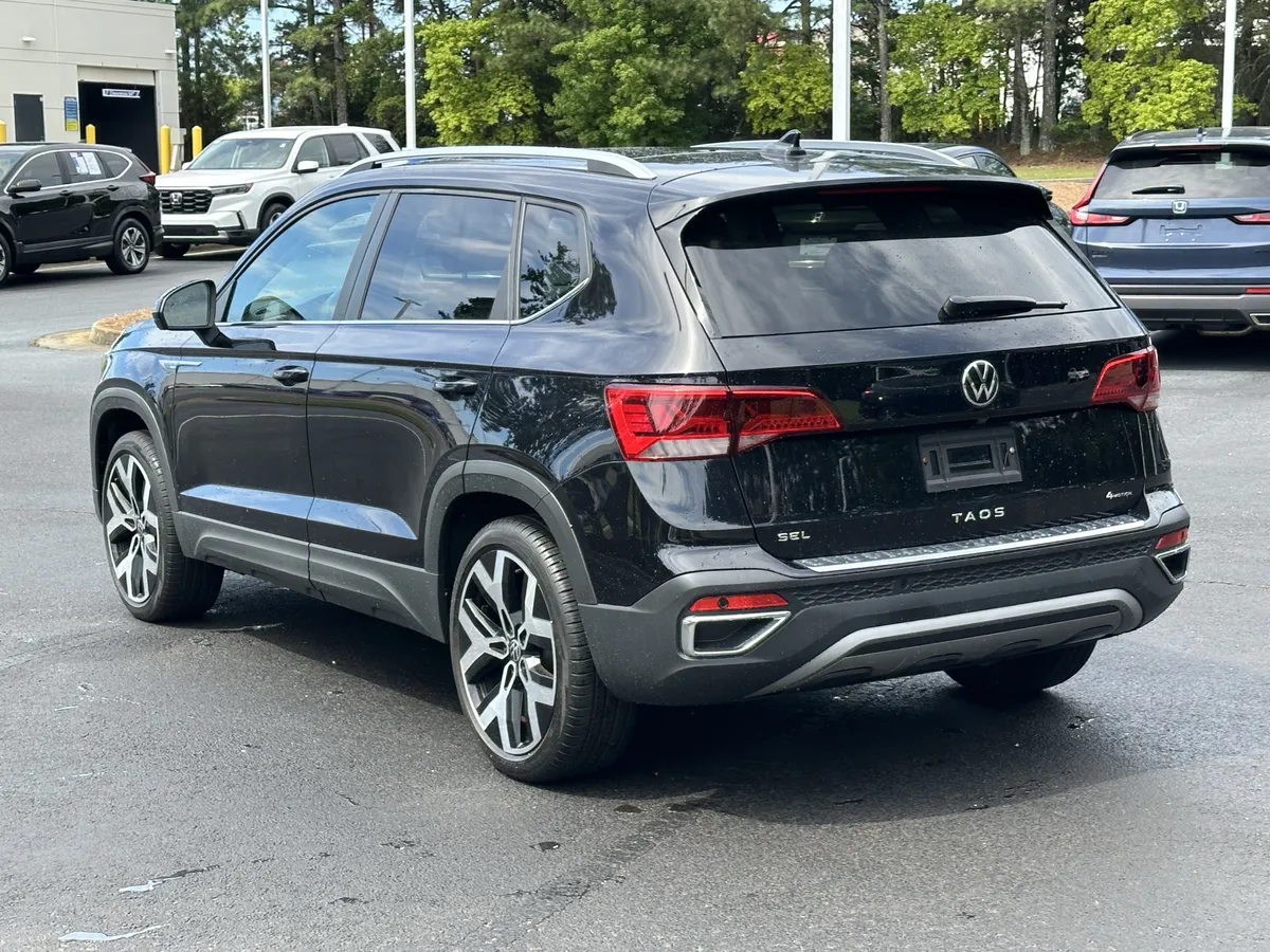 2023 Volkswagen Taos SEL 4MOTION *Ltd Avail* thumbnail 10