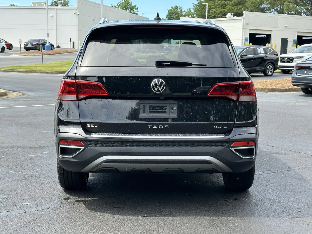2023 Volkswagen Taos SEL 4MOTION *Ltd Avail* thumbnail 11