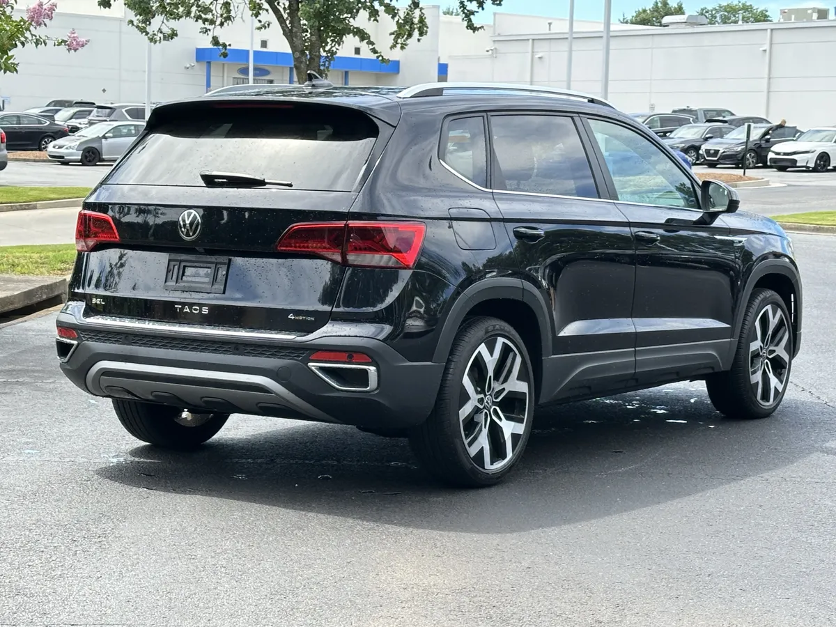 2023 Volkswagen Taos SEL 4MOTION *Ltd Avail* thumbnail 12