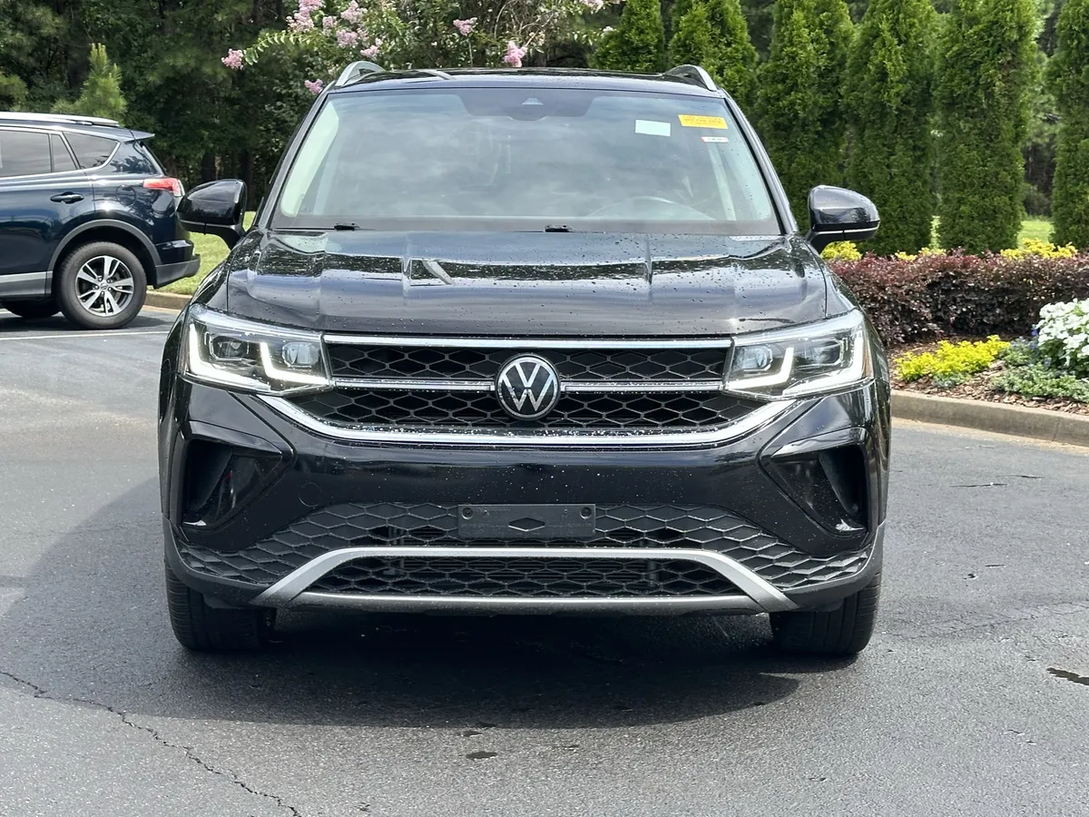 2023 Volkswagen Taos SEL 4MOTION *Ltd Avail* thumbnail 3