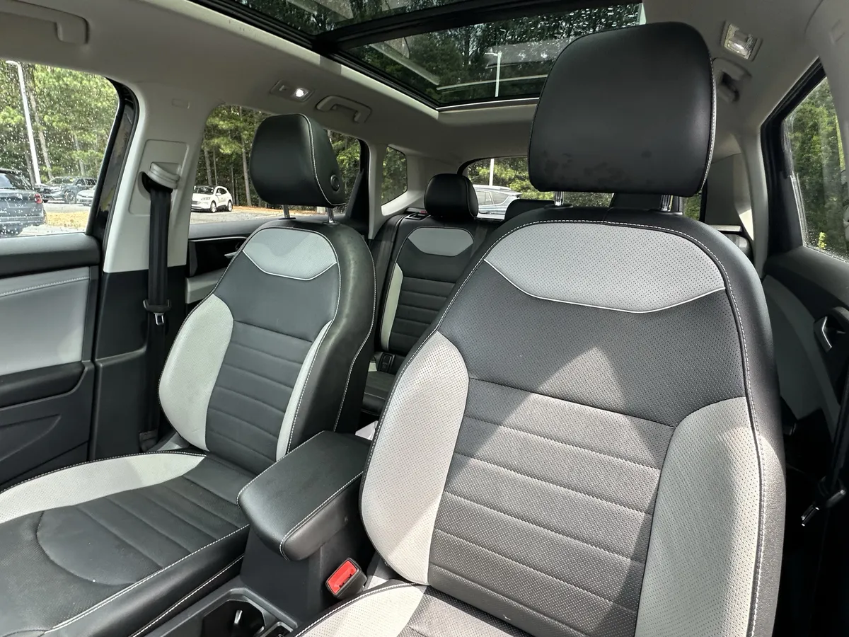 2023 Volkswagen Taos SEL 4MOTION *Ltd Avail* thumbnail 8