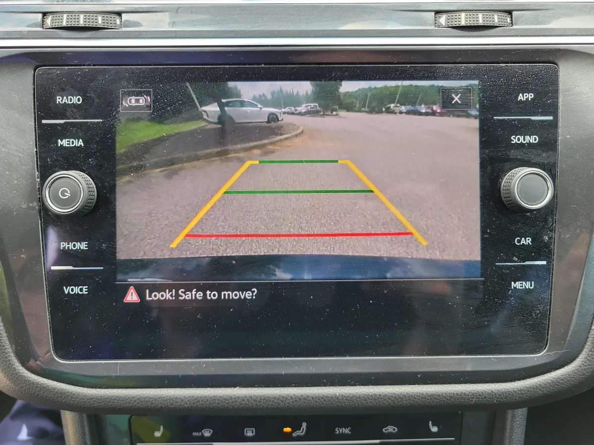 2023 Volkswagen Tiguan 2.0T SE thumbnail 16