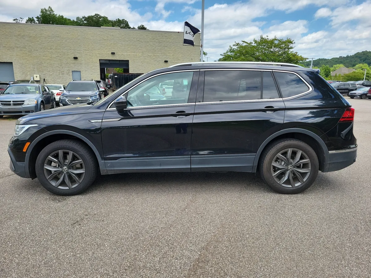 2023 Volkswagen Tiguan 2.0T SE thumbnail 2