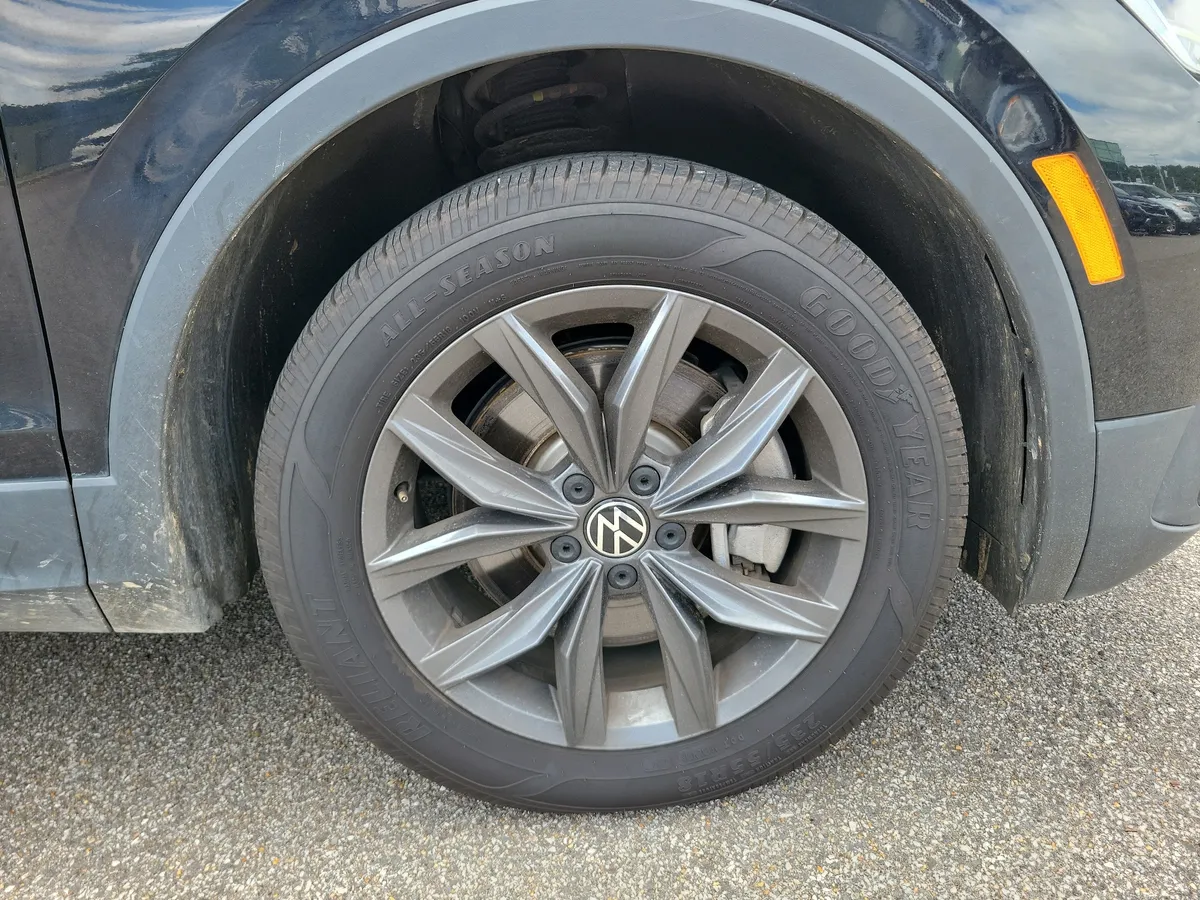 2023 Volkswagen Tiguan 2.0T SE thumbnail 24
