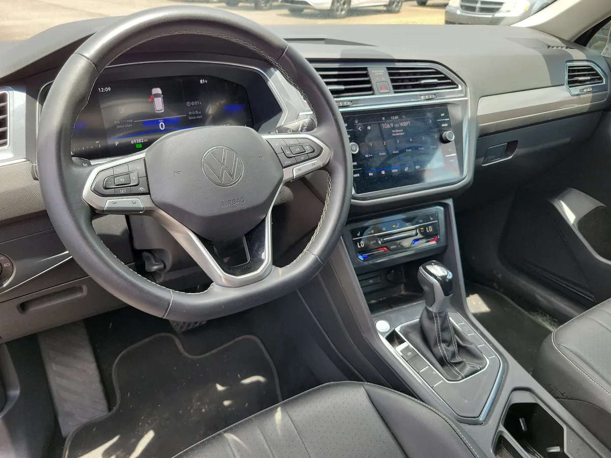 2023 Volkswagen Tiguan 2.0T SE thumbnail 9