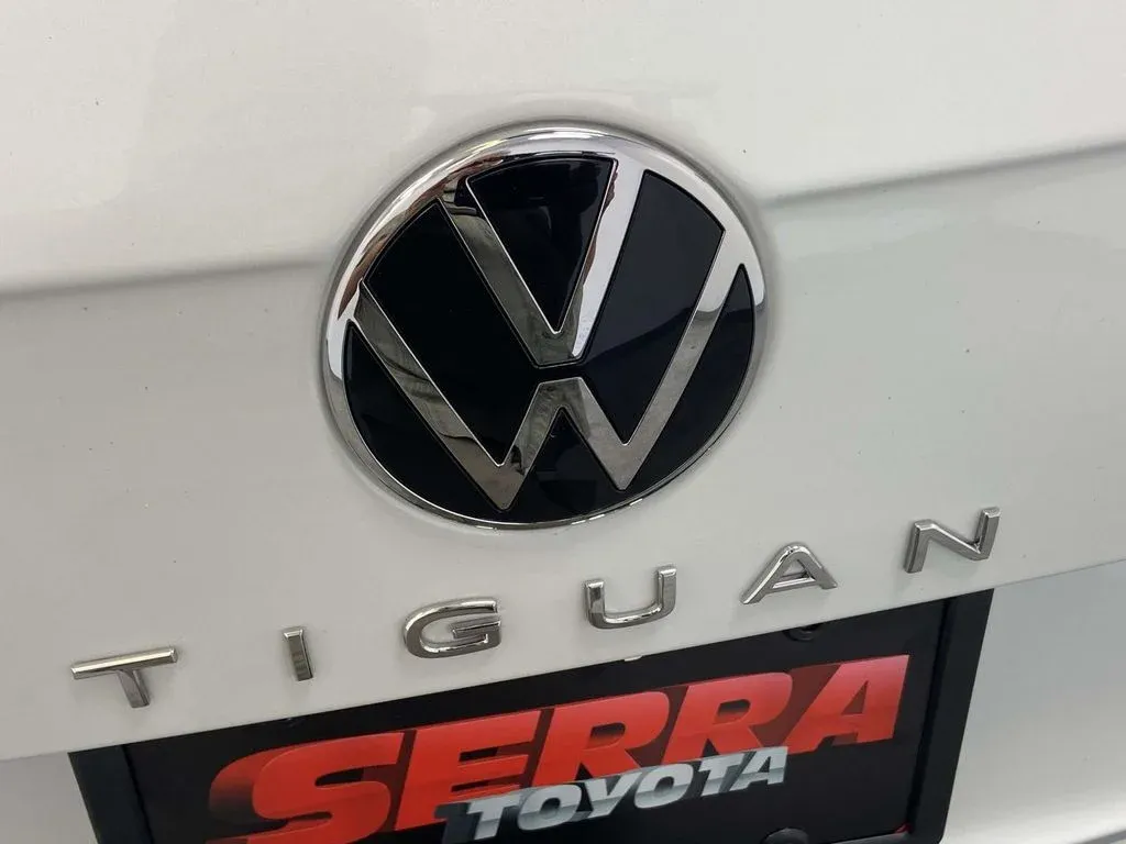 2023 Volkswagen Tiguan 2.0T SE R-Line Black thumbnail 11