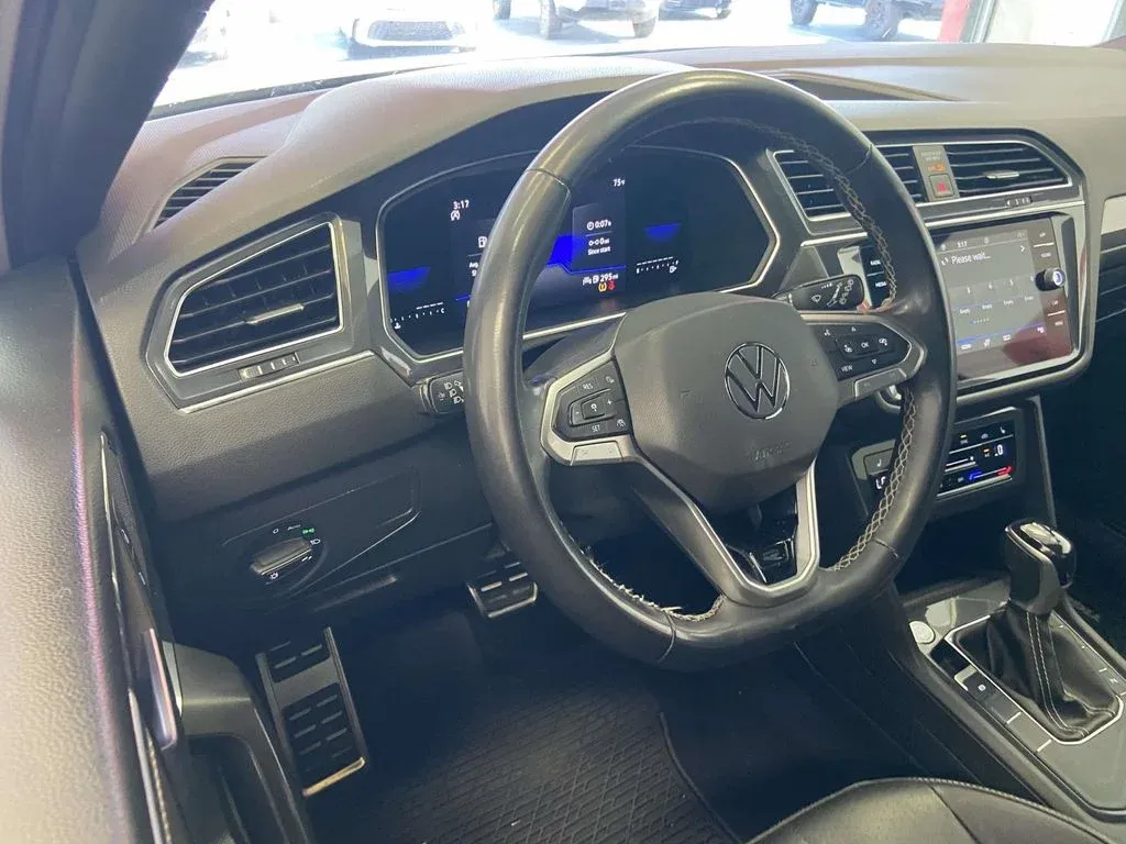 2023 Volkswagen Tiguan 2.0T SE R-Line Black thumbnail 13