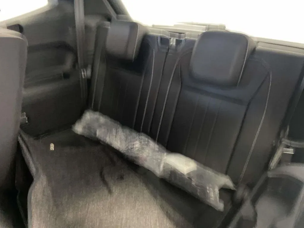 2023 Volkswagen Tiguan 2.0T SE R-Line Black thumbnail 16