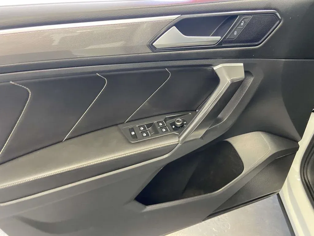 2023 Volkswagen Tiguan 2.0T SE R-Line Black thumbnail 18