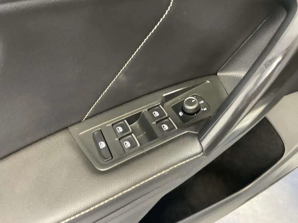 2023 Volkswagen Tiguan 2.0T SE R-Line Black thumbnail 19