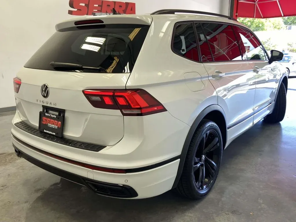 2023 Volkswagen Tiguan 2.0T SE R-Line Black thumbnail 3