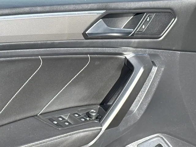 2023 Volkswagen Tiguan 2.0T SE R-Line Black thumbnail 17