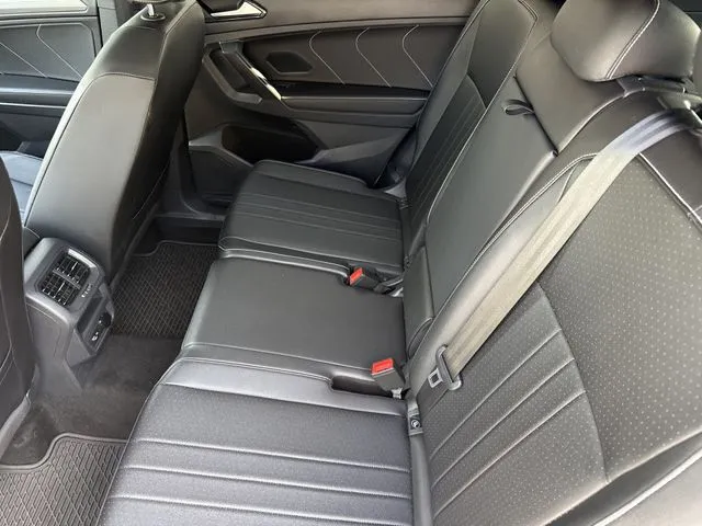 2023 Volkswagen Tiguan 2.0T SE R-Line Black thumbnail 18