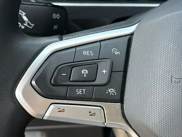 2023 Volkswagen Tiguan 2.0T SE R-Line Black thumbnail 23