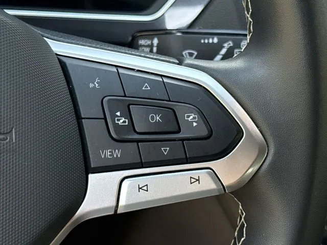 2023 Volkswagen Tiguan 2.0T SE R-Line Black thumbnail 24