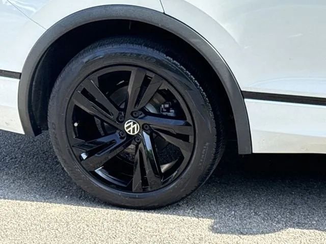 2023 Volkswagen Tiguan 2.0T SE R-Line Black thumbnail 5