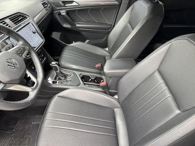 2023 Volkswagen Tiguan 2.0T SE R-Line Black thumbnail 11