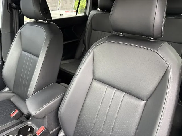 2023 Volkswagen Tiguan 2.0T SE R-Line Black thumbnail 12