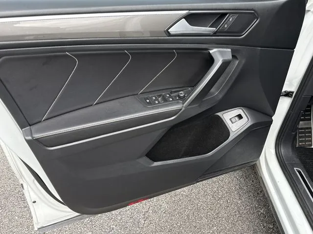 2023 Volkswagen Tiguan 2.0T SE R-Line Black thumbnail 14
