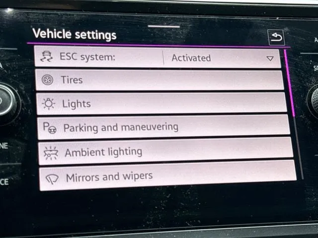 2023 Volkswagen Tiguan 2.0T SE R-Line Black thumbnail 23