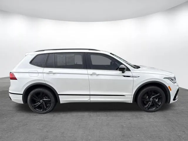 2023 Volkswagen Tiguan 2.0T SE R-Line Black thumbnail 4